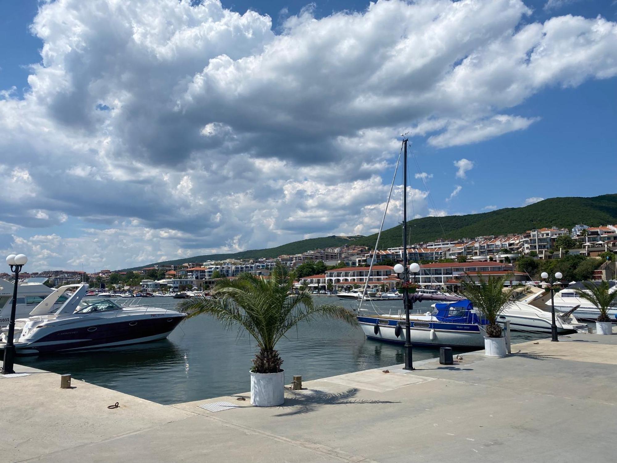 Horizon 10 'В' Apartment Sveti Vlas Eksteriør bilde